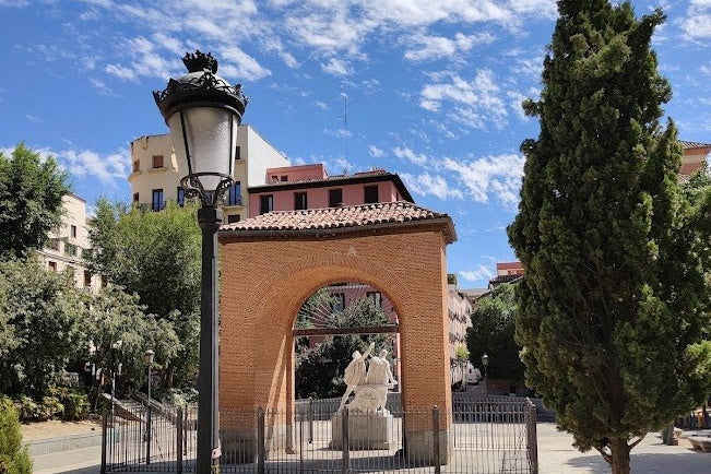 Plaza del Dos de Mayo en Malasaña, Madrid, durante las fiestas de mayo