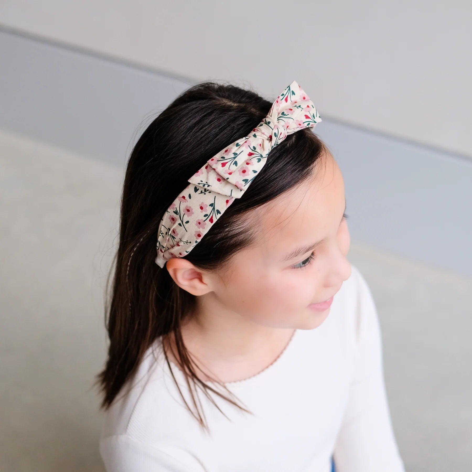 Diadema Alice floral con lazo