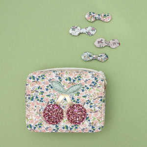 Bolso floral con cerezas