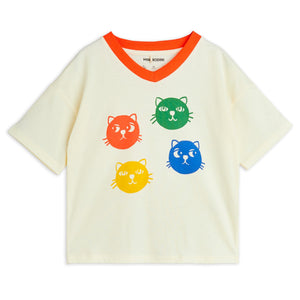 camiseta blanca gatos colores