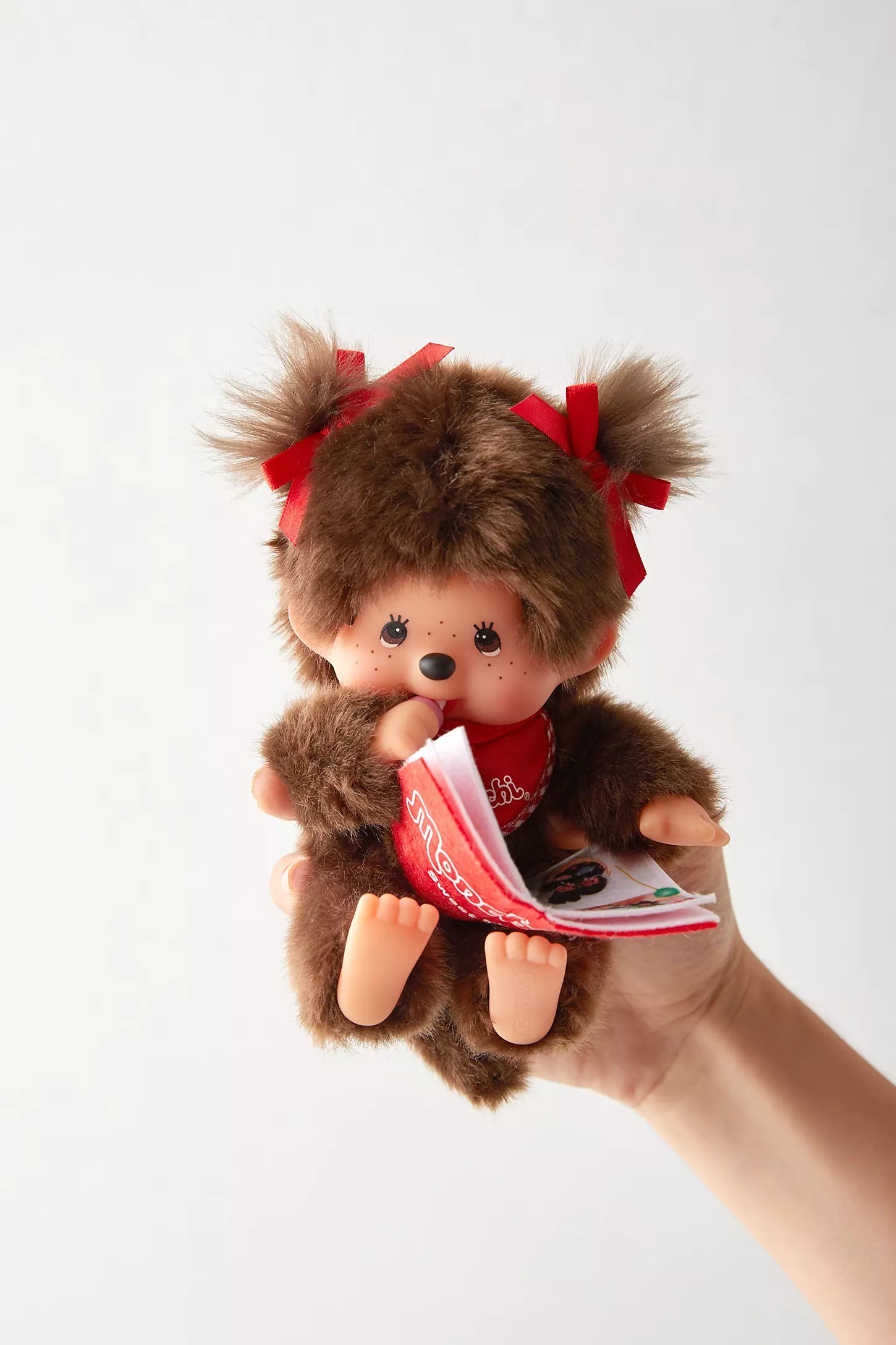 monchhichi leyendo 20 cm