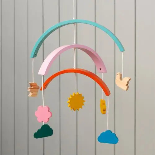 Móvil de madera arcoiris