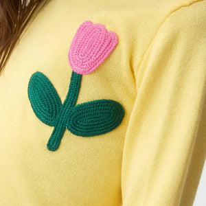 Jersey fino amarillo con bordado