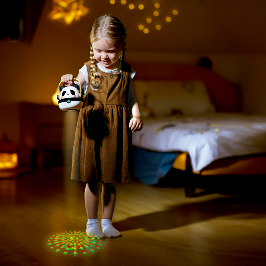 Panda Luz, proyector y altavoz