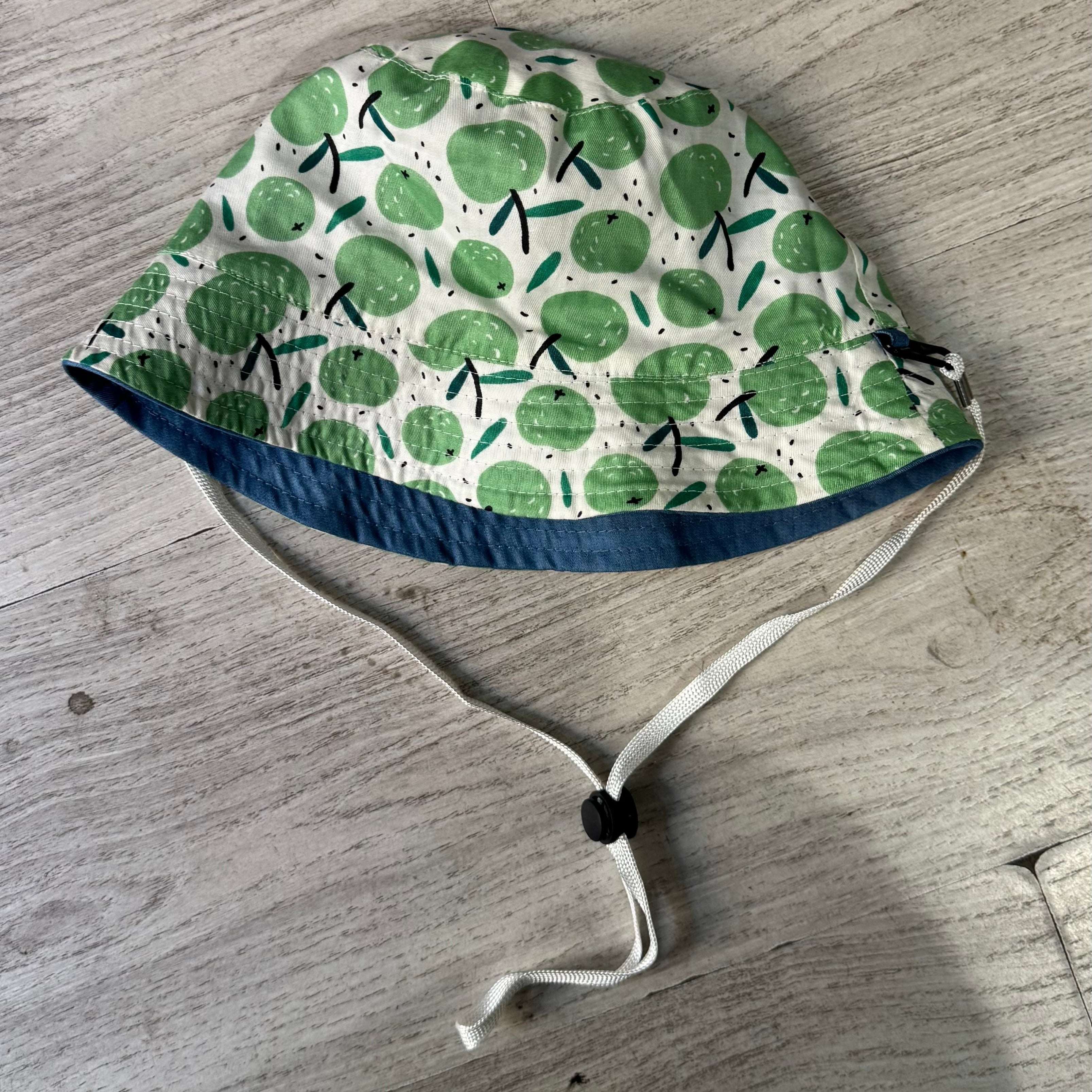 Gorro Solar Reversible Manzanas Verde