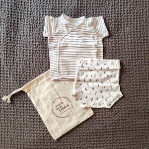 Conjunto recién nacido rayas y hojas