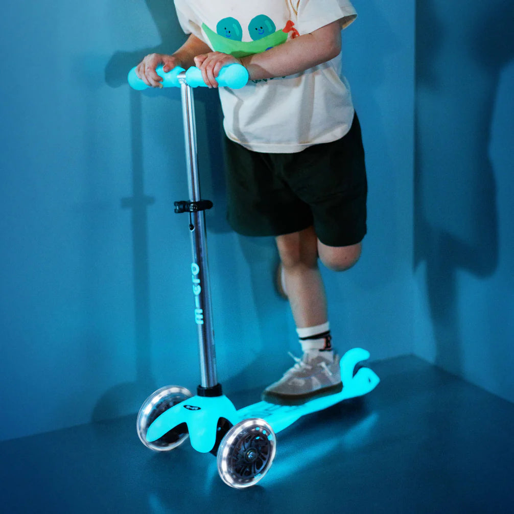 Patinete Mini Deluxe plegable LED AQUA