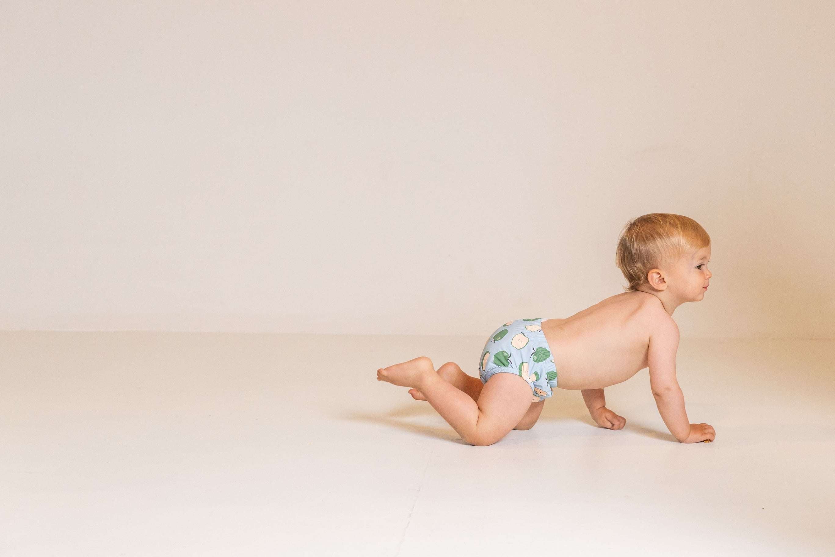 Bañador pañal manzanas azul