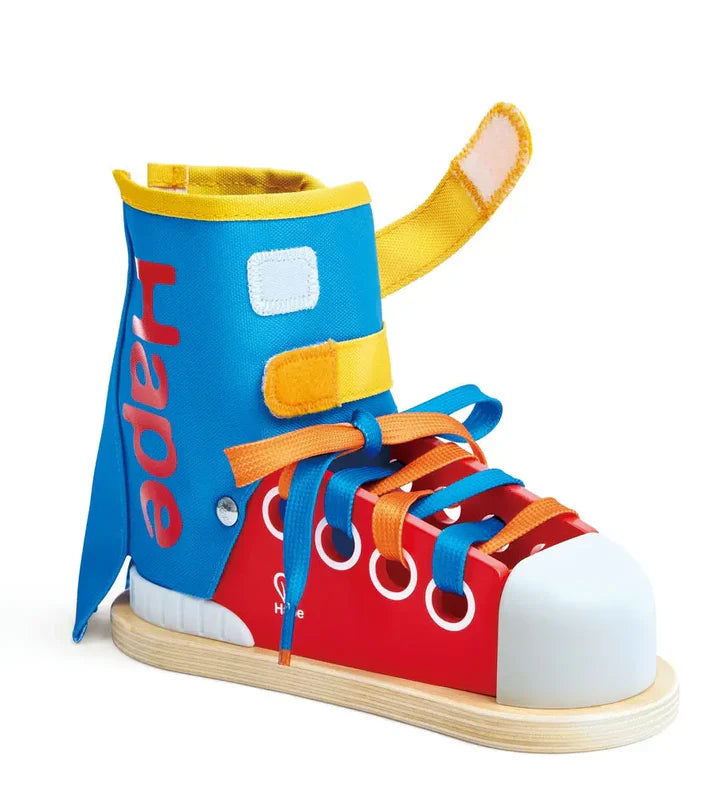 Shoe learns to tie shoelaces