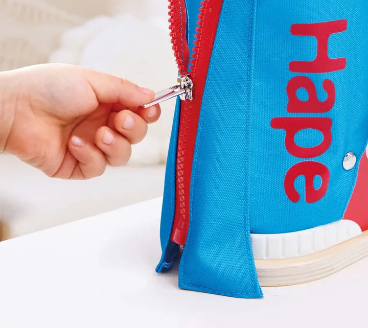 Shoe learns to tie shoelaces