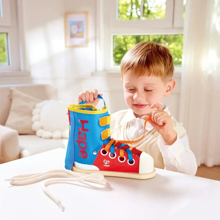 Shoe learns to tie shoelaces